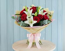 Букет цветов из:  Лилии и Розы в Пестово