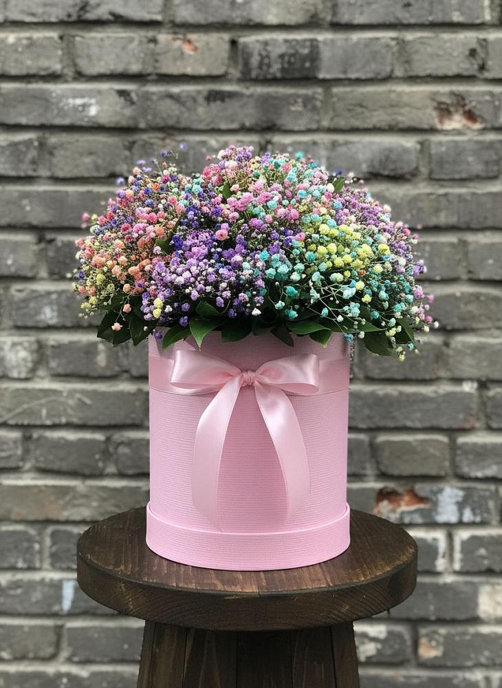 Цветочная композиция из Гипсофила и Розы в шляпной коробке в Пестово