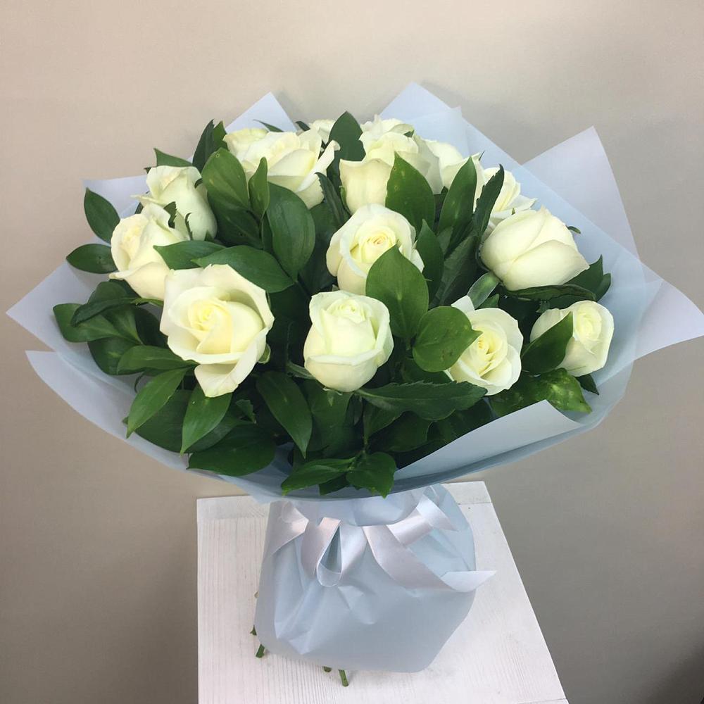 Букет 15 Белых роз Проуд в Пестово