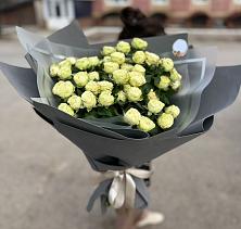 Букет Белые кустовые розы Солинеро в Пестово