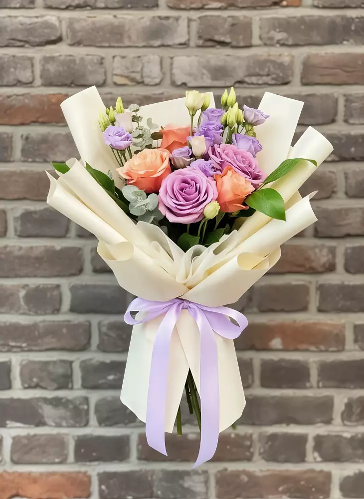 Букет цветов из: Лизиантусы и Розы в Пестово