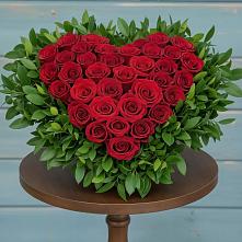 Цветочная композиция из Розы в виде сердца в Пестово