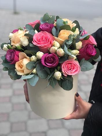 Цветочная композиция из Розы в шляпной коробке в Пестово