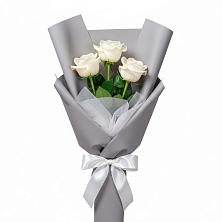 Букет 3 белые розы в Пестово