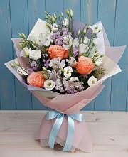 Букет цветов из:  Лизиантусы, Розы, Альстромерии и Гипсофила в Пестово