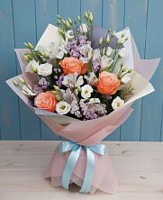 Букет цветов из:  Лизиантусы, Розы, Альстромерии и Гипсофила в Пестово