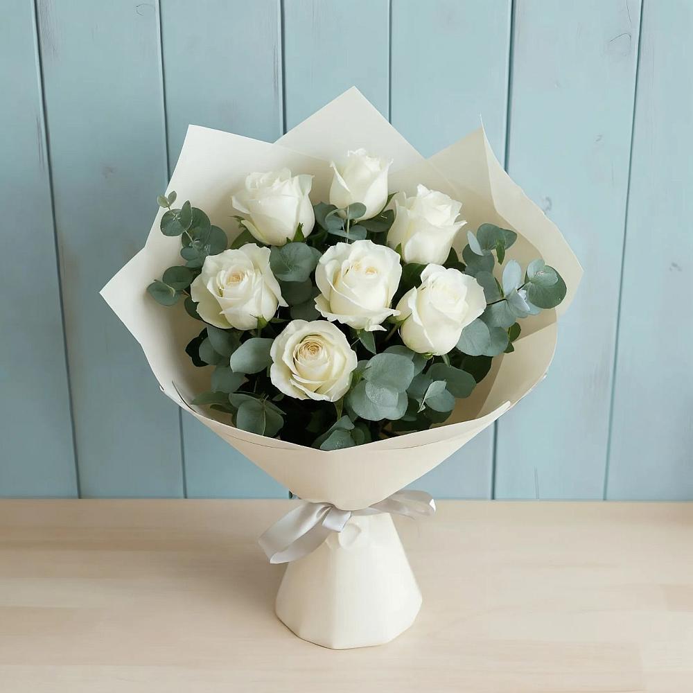 Букет Белые розы в Эвкалипте в Пестово