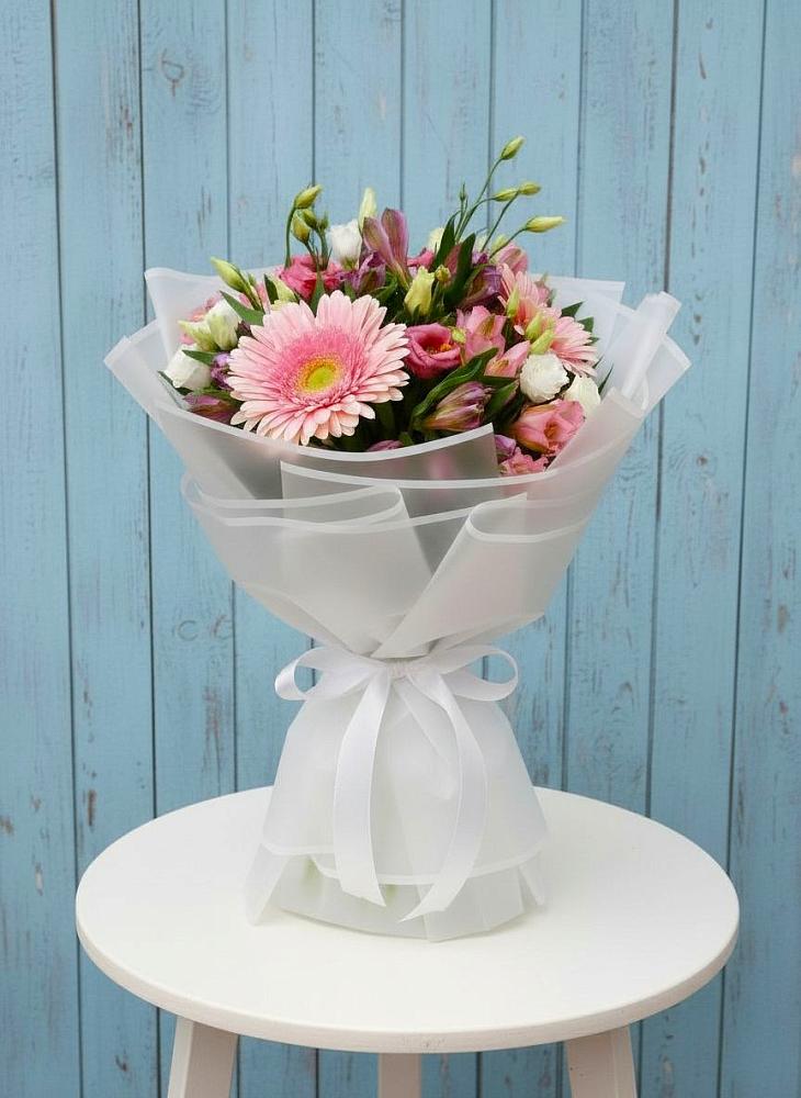 Букет цветов из: Герберы, Альстромерии и Лизиантусы в Пестово