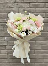Букет цветов из:  Гвоздики, Розы, Лизиантусы и Хризантемы #REPLACE_PRED# Пестово