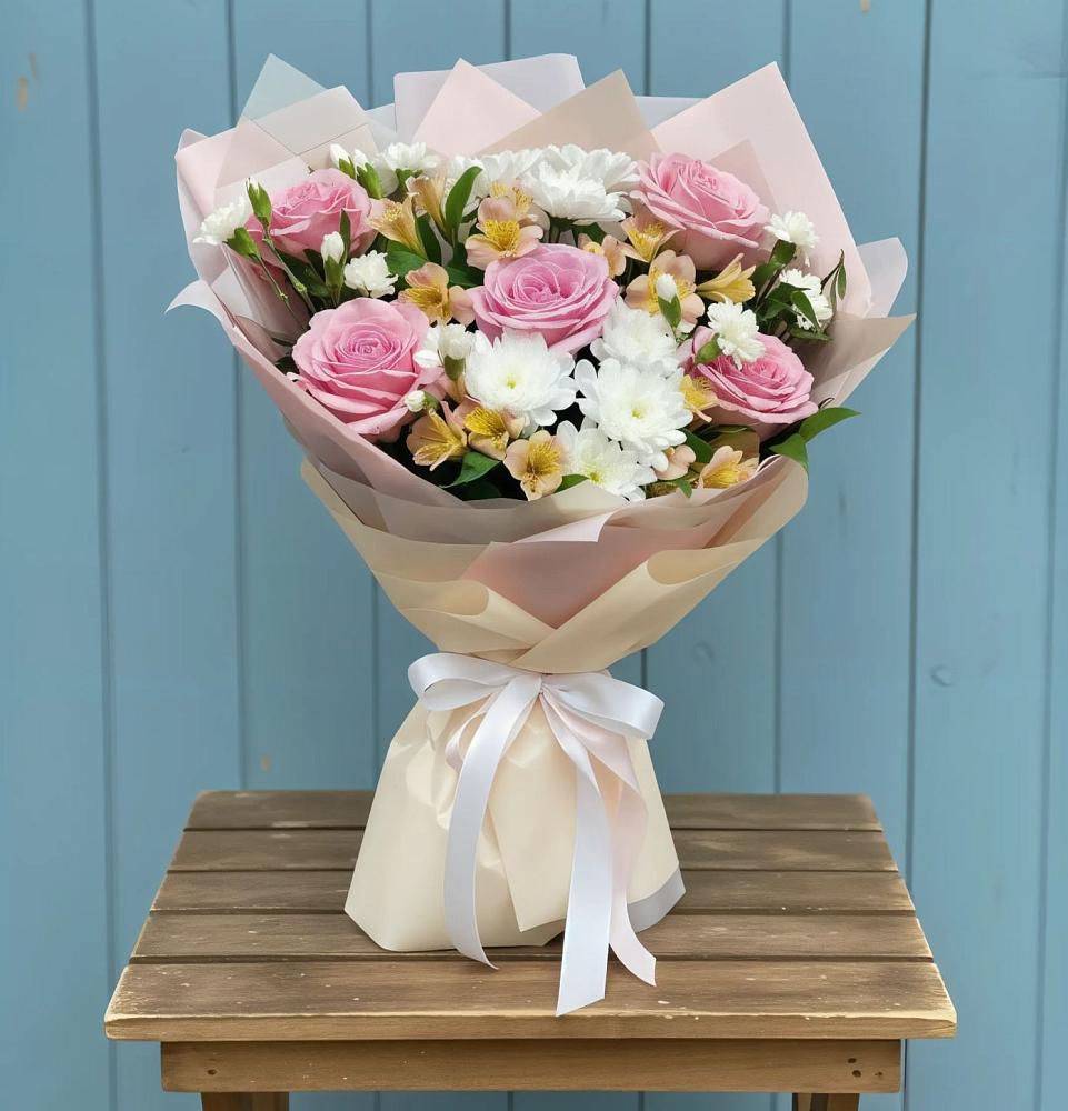 Букет цветов из: Гвоздики, Орхидеи и Розы в Пестово