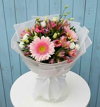 Букет цветов из:  Герберы, Альстромерии и Лизиантусы в Пестово