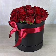 Цветочная композиция из Розы в шляпной коробке в Пестово