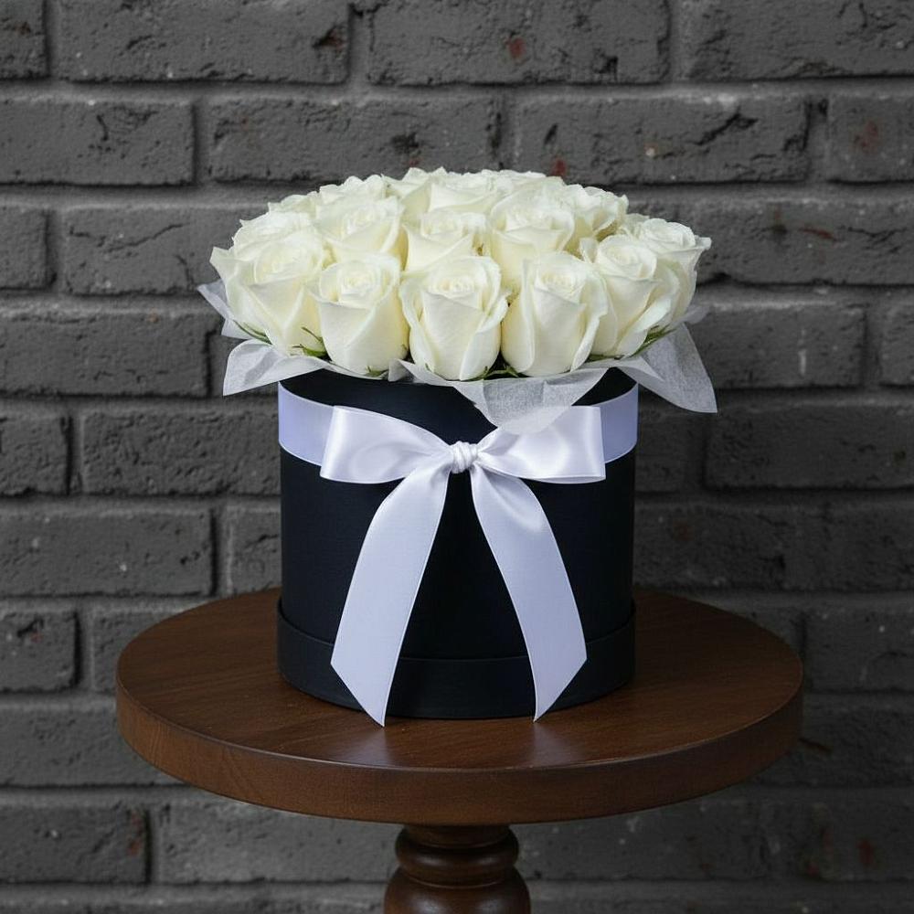 Цветочная композиция из Розы в шляпной коробке в Пестово