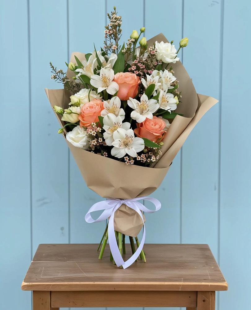 Букет цветов из: Альстромерии, Лизиантусы, Розы и Хризантемы в Пестово